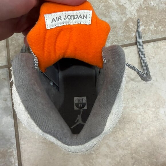 Kids Jordans - Picture 7 of 7